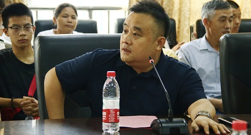 潘爱民为新生及家长介绍Betway必威西汉姆联情况.jpg